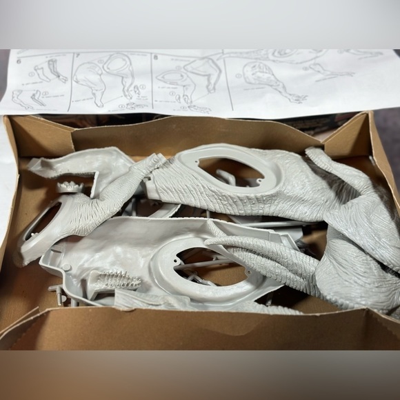 🌱 🦕 Jurassic Park Velociraptor Model Kit 1993 Lindberg - Picture 8 of 10